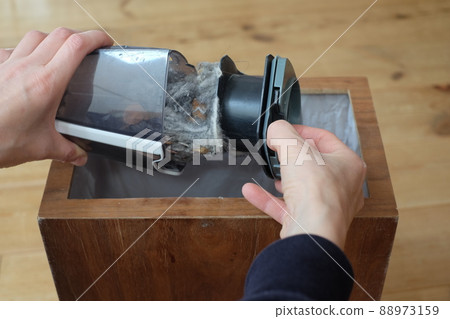 Vacuum cleaner dust collector 88973159