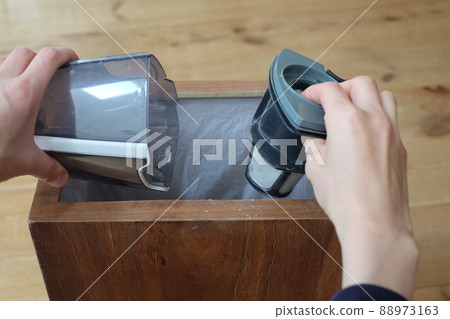 Vacuum cleaner dust collector 88973163