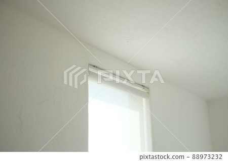 Window glass and sealing fan seen from the atrium Window glass and sealing fan seen from the atrium 88973232