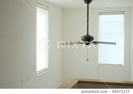 Window glass and sealing fan seen from the atrium Window glass and sealing fan seen from the atrium 88973237