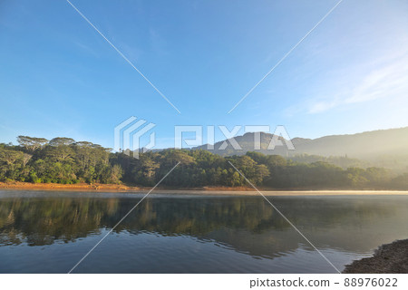 Lake on Sri Lanka 88976022