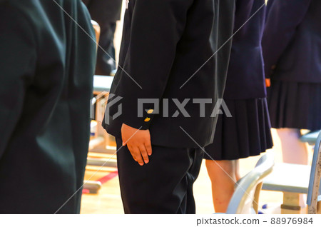 站著的男學生 88976984