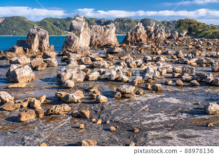 《Wakayama Prefecture》 Hashiguiiwa Rocks / Nanki scenic spots 88978136