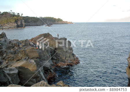Rocky shore fishing on the Jogasaki coast 88984753
