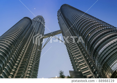 馬來西亞吉隆坡雙子塔傍晚天空 / 吉隆坡 馬來西亞吉隆坡雙子塔傍晚天空 / 吉隆坡 88988119