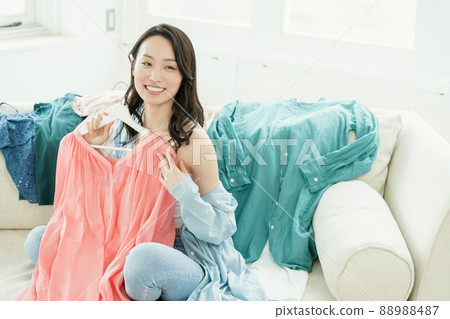 Young woman choosing clothes 88988487