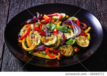 roast pepper slices with red onion and zucchini 88988711