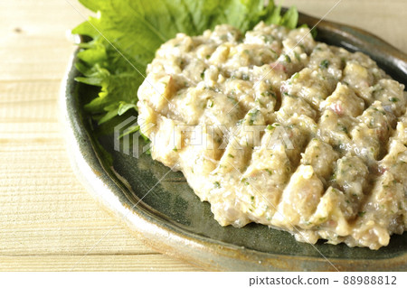 讓我們來舔一下打了很多竹莢魚製成的當地美食 讓我們來舔一下打了很多竹莢魚製成的當地美食 88988812