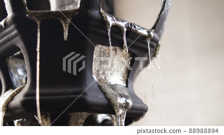 玻璃在火災中熔化的地方照明 88988894