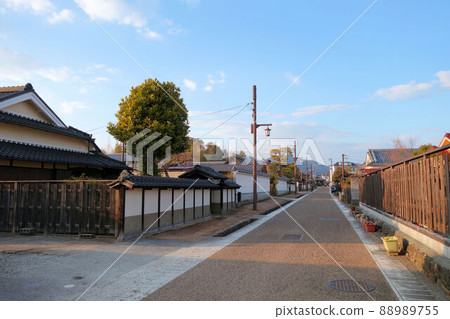 被西太陽照亮的丹波筱山武士住宅春天三月 88989755