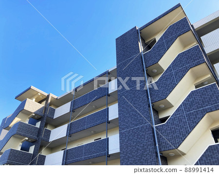 Exterior of the apartment and blue sky_13 88991414