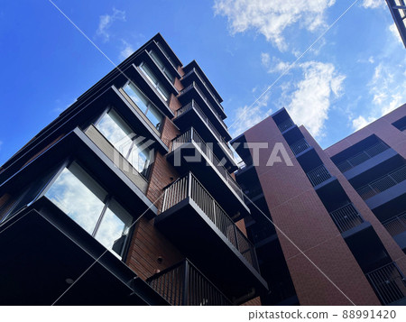 Exterior of the apartment and blue sky_18 88991420
