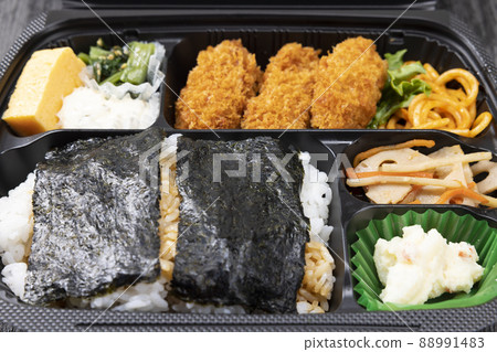 Delicious fried seaweed lunch Delicious fried seaweed lunch 88991483