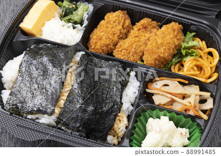 Delicious fried seaweed lunch Delicious fried seaweed lunch 88991485