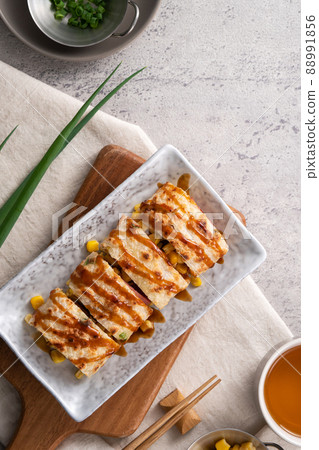 egg pancake ham corn taiwan breakfast food egg pancake roll ダンビン egg pancake エッグロール 88991856