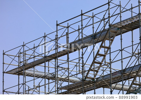 Image of external scaffolding (framework scaffolding) 88991903
