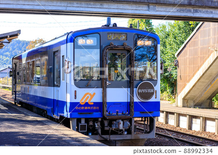 Diesel train entering Tatsuruhama Station on the Ishikawa Noto Railway Diesel train entering Tatsuruhama Station on the Ishikawa Noto Railway 88992334