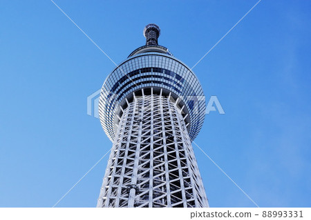 Japan's Tokyo Sky Tree and blue sky are beautiful Japan's Tokyo Sky Tree and blue sky are beautiful 88993331