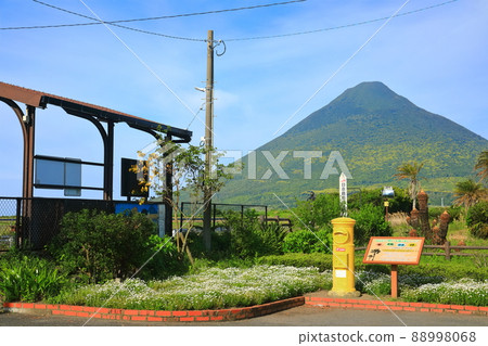[Kagoshima Prefecture] Kaimondake and the southernmost station in Japan (Nishi-Oyama Station) 88998068