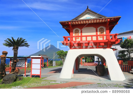 [鹿兒島縣]晴天時的開聞岳和龍宮神社（長崎花東大公園） 88998088