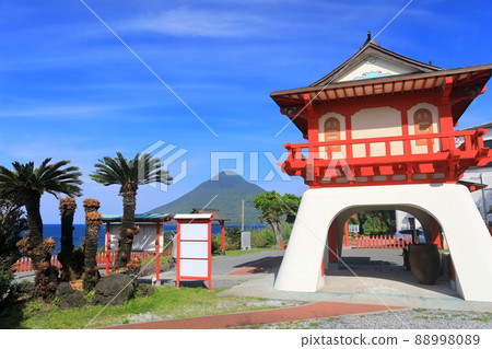 [Kagoshima Prefecture] Kaimondake and Ryugu Shrine in fine weather (Nagasakihana Todai Park) 88998089