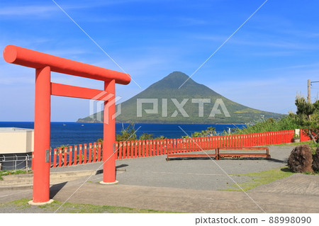 [Kagoshima Prefecture] Kaimondake and Ryugu Shrine in fine weather (Nagasakihana Todai Park) 88998090