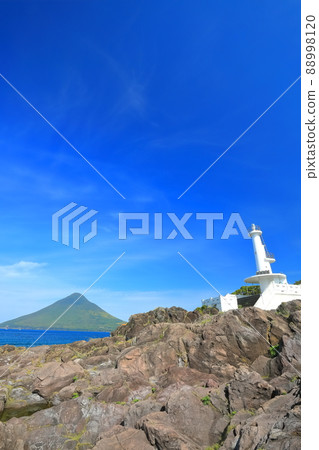 [Kagoshima Prefecture] Satsuma Nagasaki Nose Lighthouse and Kaimondake (Ibusuki) in fine weather 88998120