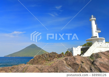 [鹿兒島縣]薩摩長崎鼻燈塔和開聞岳（指宿）天氣晴朗 88998126