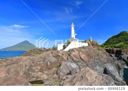 [鹿兒島縣]薩摩長崎鼻燈塔和開聞岳（指宿）天氣晴朗 88998129