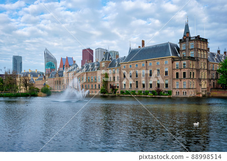 Hofvijver lake and Binnenhof , The Hague Hofvijver lake and Binnenhof , The Hague 88998514