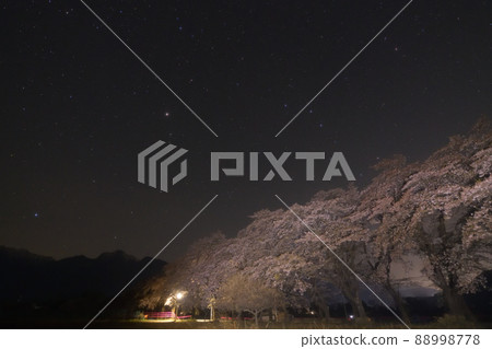 Mukawa-cho, Hokuto City, Spring Triangle on a row of cherry blossom trees in Mahara and mountains in the Southern Alps Mukawa-cho, Hokuto City, Spring Triangle on a row of cherry blossom trees in Mahara and mountains in the Southern Alps 88998778