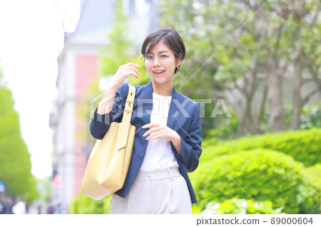 Girls with glasses looking at the camera who smile and go to work 1 89000604