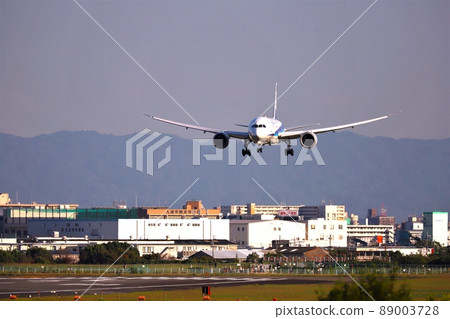 Takeoff and landing at Osaka Itami Airport Takeoff and landing at Osaka Itami Airport 89003728