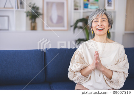 Stylish woman with gray hair 89007519