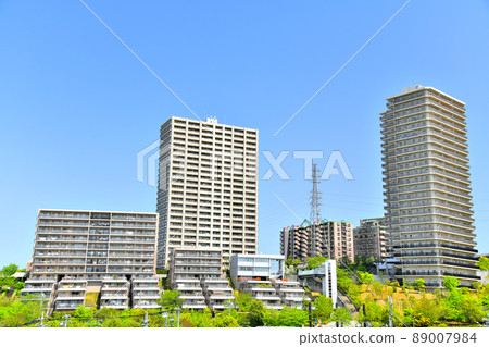 View of Minami Osawa Deai Bridge and Besshozaka Park (Hachioji City, Tokyo) [2022.4] 89007984