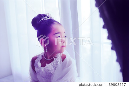 穿裙子的女孩 89008237