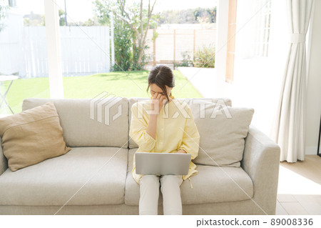 Working from home, PC, female in her 20s Working from home, PC, female in her 20s 89008336