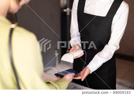 Women who make cashless payments at cafes "Western confectionery store sentiment" 89009183