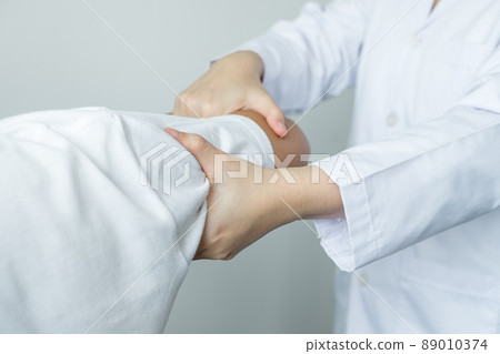 Female physiotherapists provide physical assistance to male patients with shoulder injuries massage their shoulders for muscle recovery in the rehabilitation center. Physiotherapy concepts 89010374