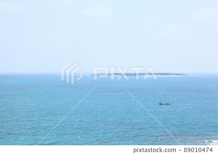 The sky and sea of Hamahiga Island on the east coast of Okinawa The sky and sea of Hamahiga Island on the east coast of Okinawa 89010474