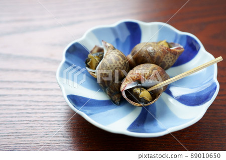 小盤子上的煮白菜 89010650