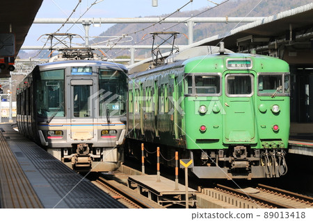 Fukuchiyama Station 223 series and 113 series 89013418