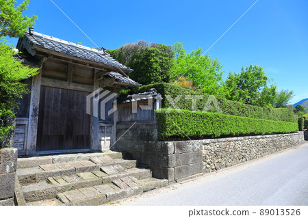 [Kagoshima Prefecture] Chiran Samurai Residence Street under clear skies 89013526