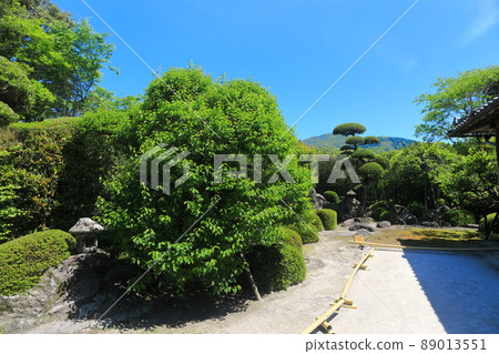 [鹿兒島縣]晴空下的知嵐武士住宅（平山良一庭園） 89013551