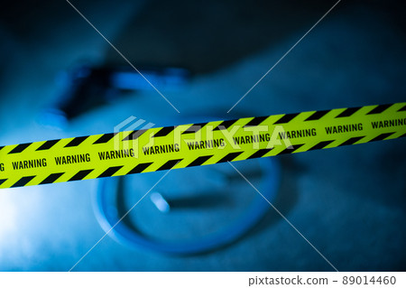 Guns and ammunition. Evidence of murder at the crime scene. 89014460