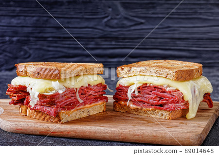 reuben sandwich with corned beef, top view 89014648