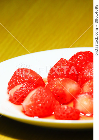 餐盤和冷凍草莓 89014698