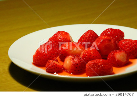 一個草莓 89014707