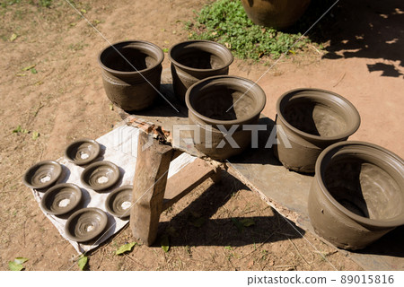 potter making pots potter making pots 89015816