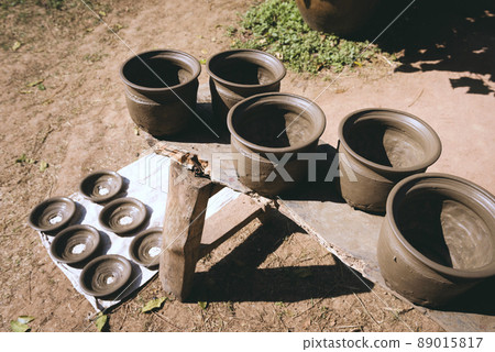 potter making pots potter making pots 89015817